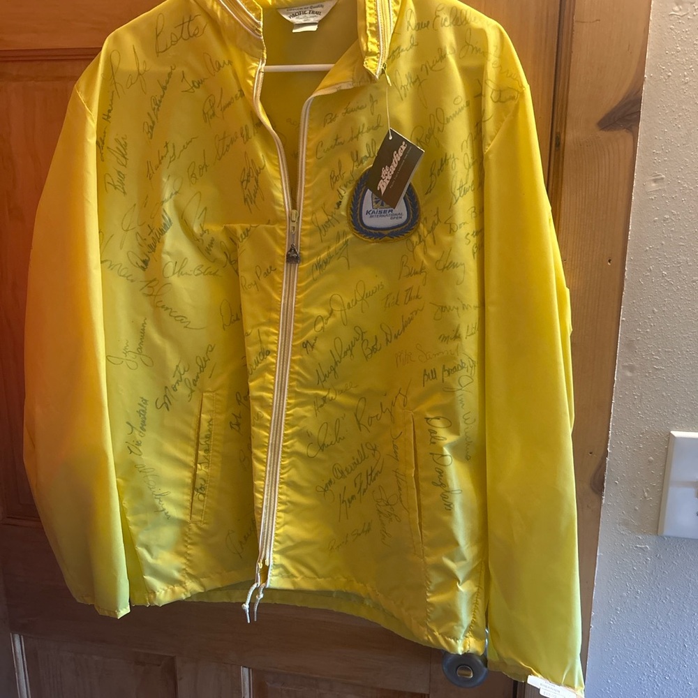 1974 PGA Rare-Vintage Kaiser International PGA tourney signed Yellow Windbreaker
